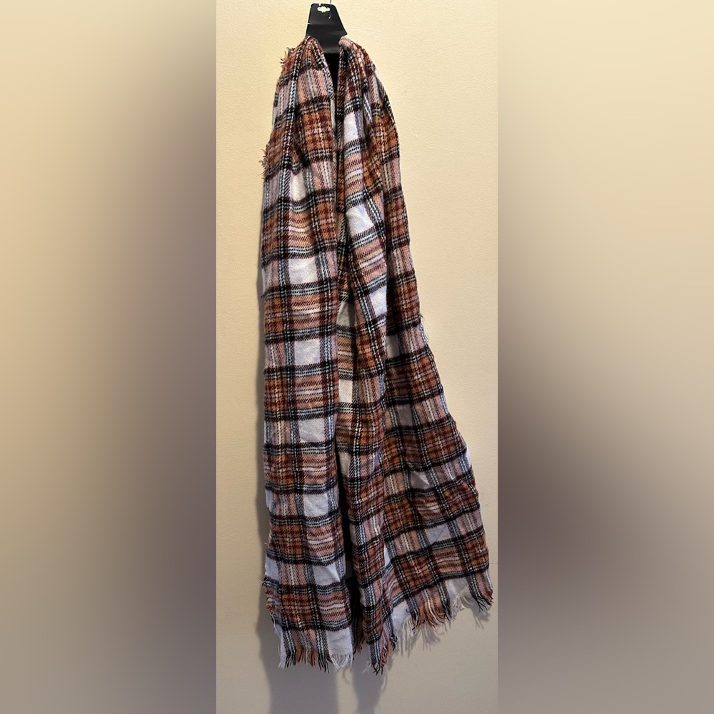 NO BRAND SHOWN - BROWNS, BLACK, TAN & WHITE Plaid Fringed Scarf. NWT!!